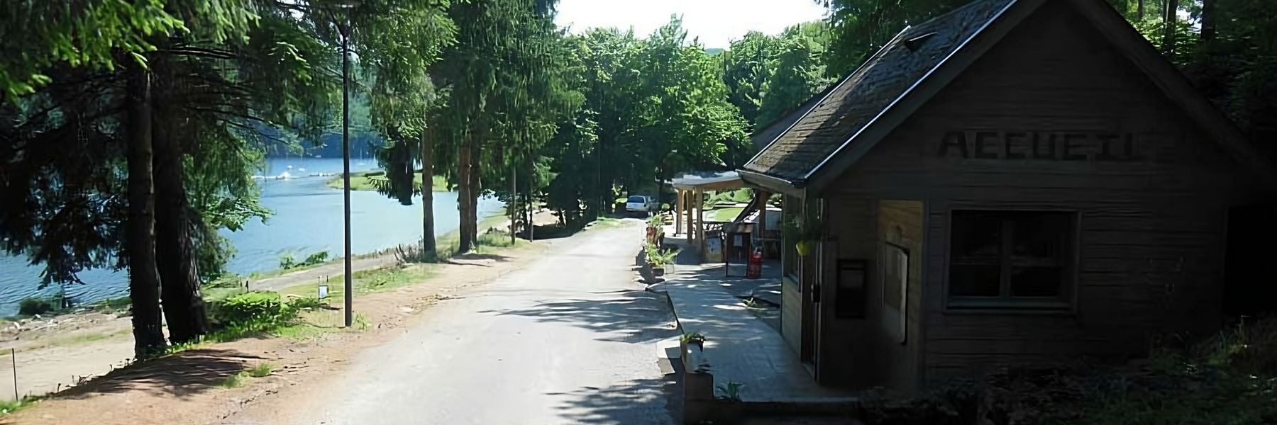 Campsite de la Plage Bord de Lac Auvergne